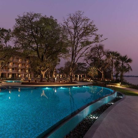 Radisson Blu Mosi-Oa-Tunya Livingstone Resort Екстериор снимка