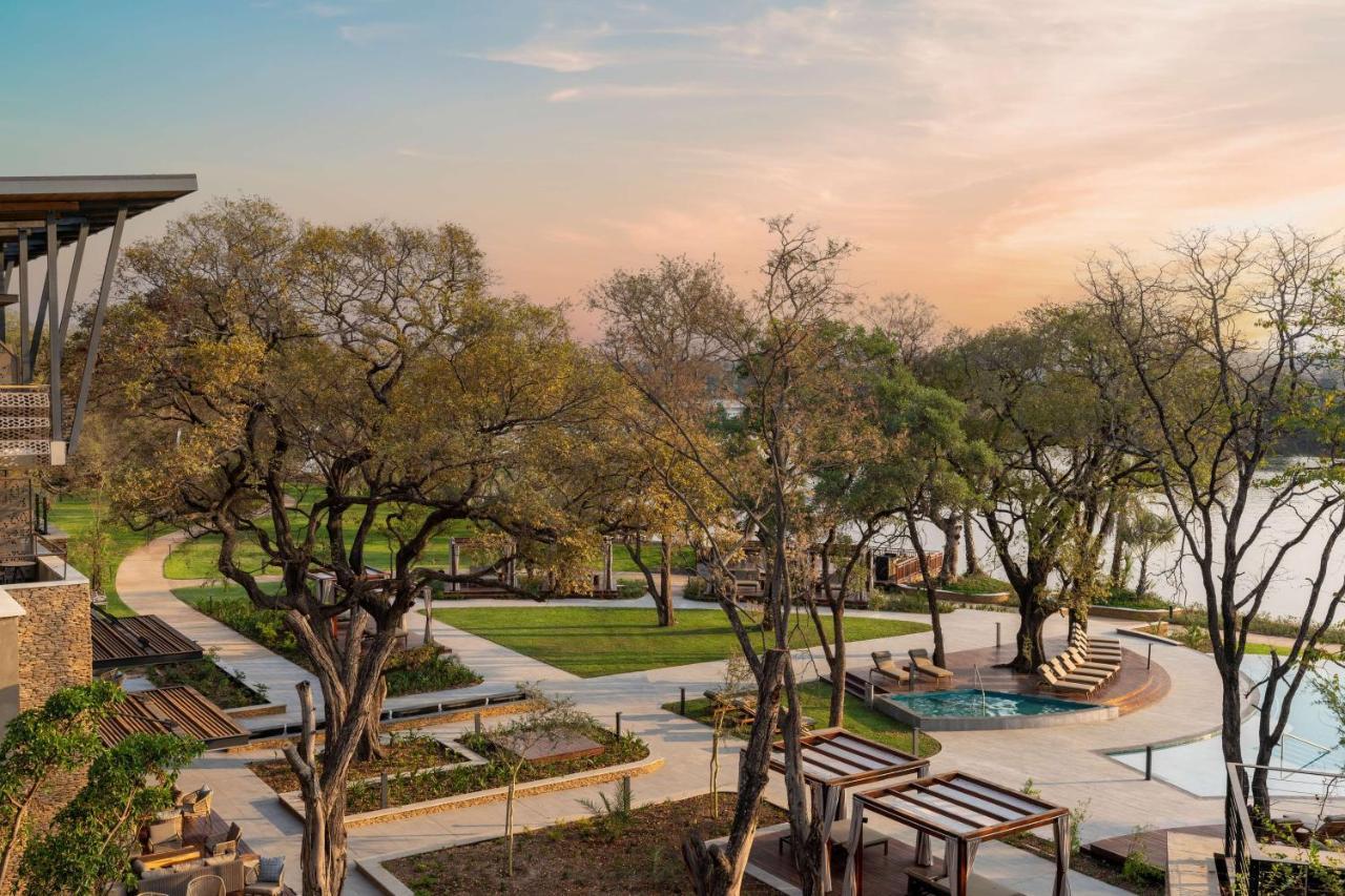 Radisson Blu Mosi-Oa-Tunya Livingstone Resort Екстериор снимка