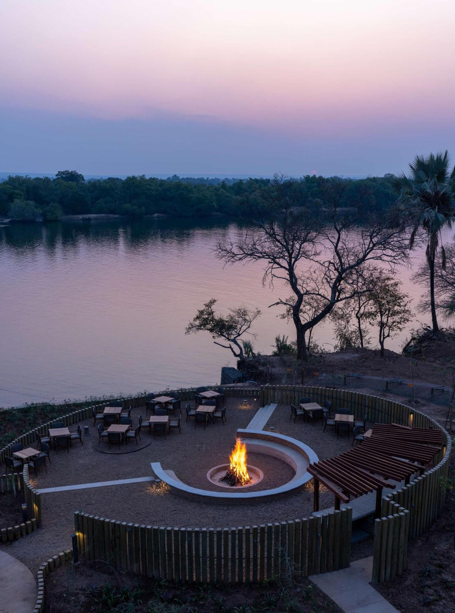 Radisson Blu Mosi-Oa-Tunya Livingstone Resort Екстериор снимка