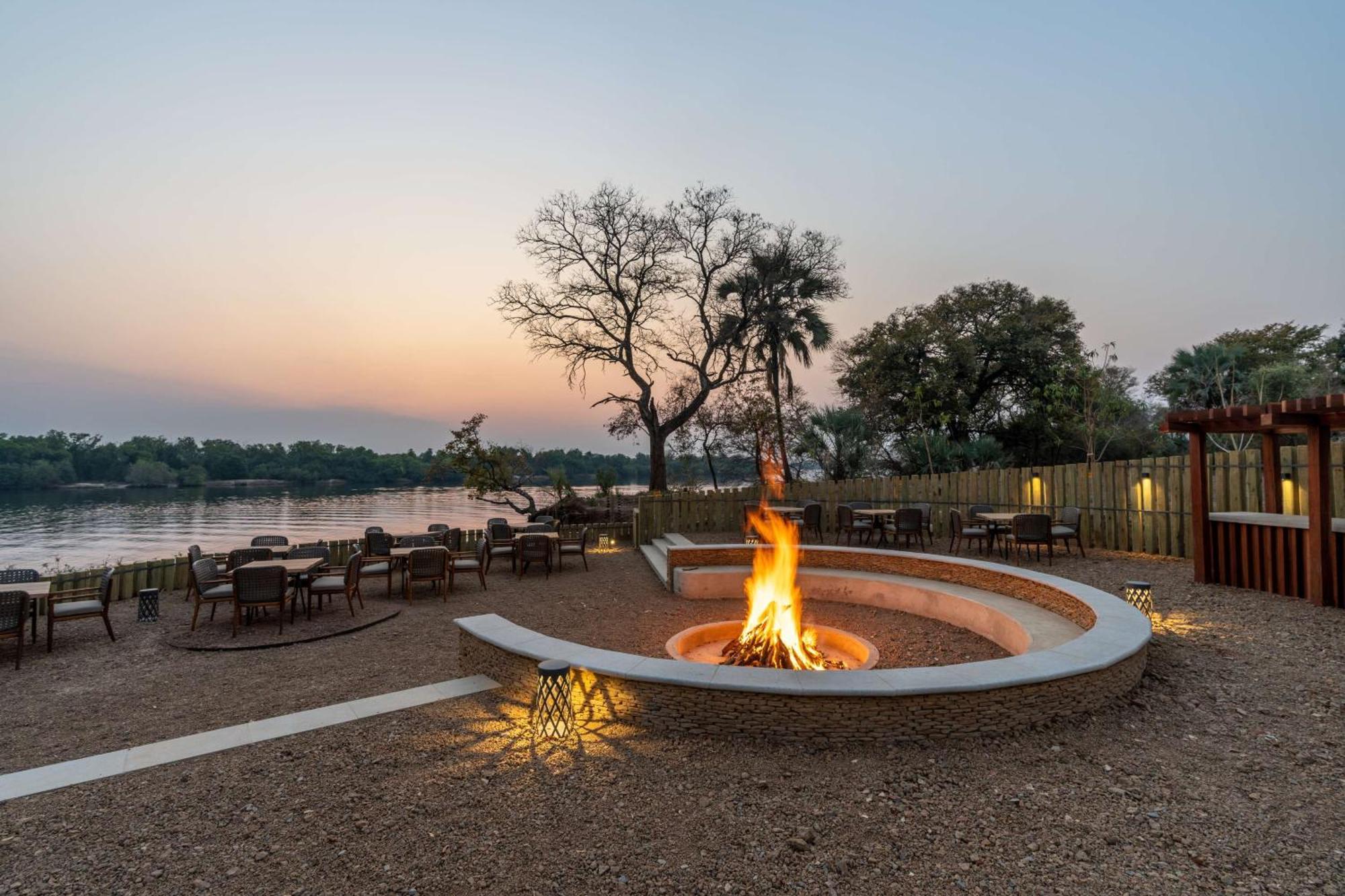 Radisson Blu Mosi-Oa-Tunya Livingstone Resort Екстериор снимка