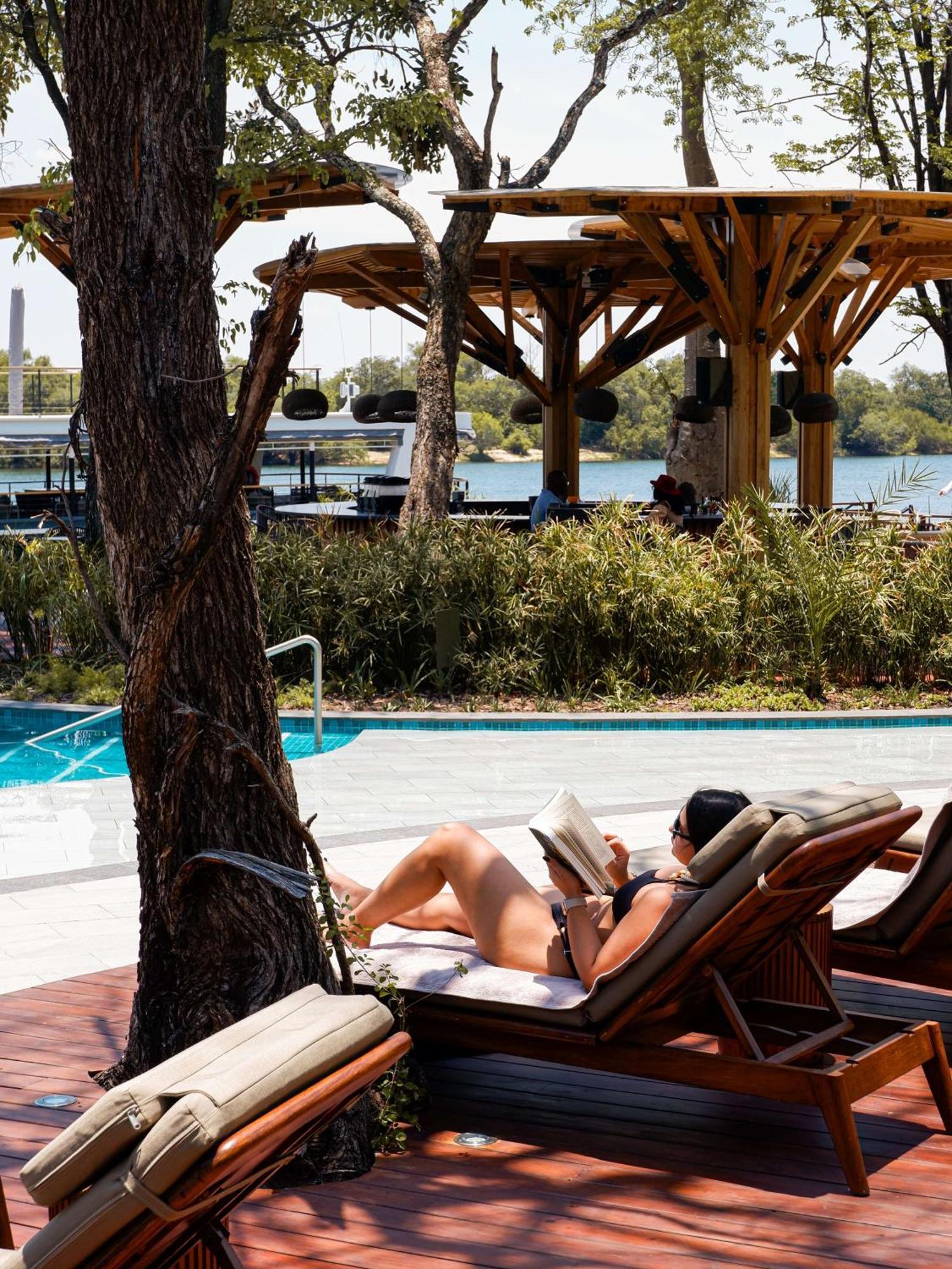 Radisson Blu Mosi-Oa-Tunya Livingstone Resort Екстериор снимка